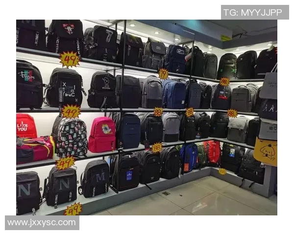 足球明星时尚新宠手拿包引领潮流风尚彰显个性魅力